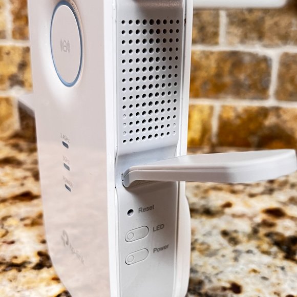 TP-Link AC2600 Dual Band WiFi Range Extender (RE650) - Picture 3 of 6